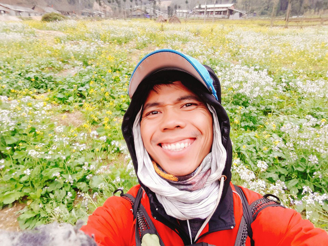 Chàng trai Phú Yên đi bộ xuyên Việt trong 113 ngày đêm chỉ với 100k và 1 cây đàn guitar